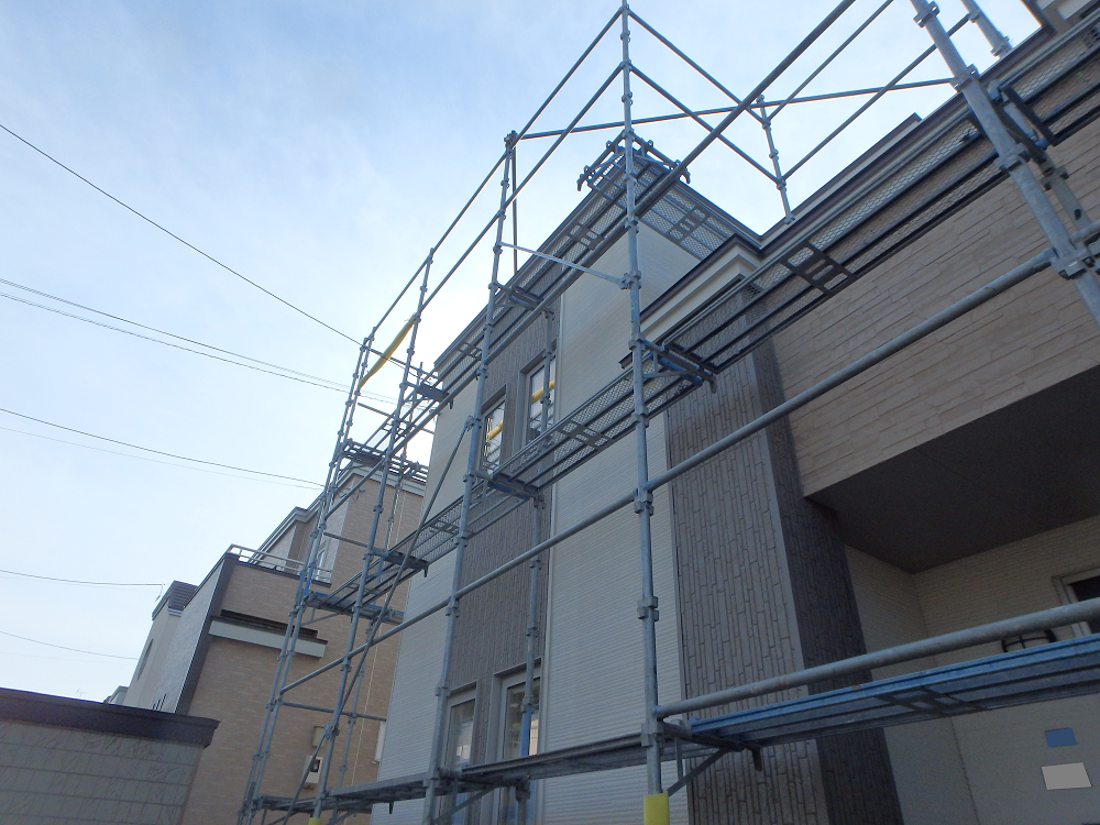 札幌市厚別区青葉町　外壁塗装工事　足場仮設完了